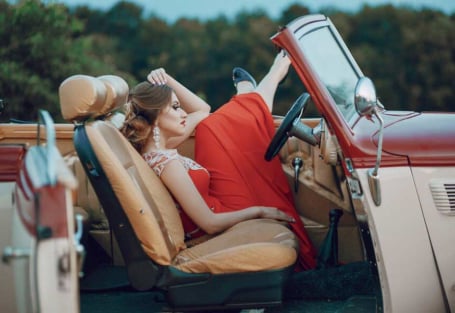 luxury car- sugar baby dating benefits